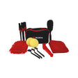 Maletín abierto con Set Car Care Würth de 16 piezas, cepillos, guantes, almohadillas y paños de microfibra
